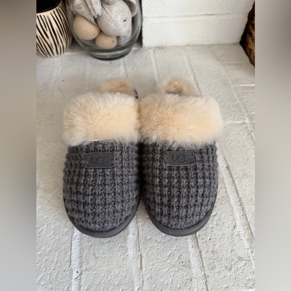 UGG® Women’s Cozy Knit Slipper in Charcoal Like New - Picture 2 of 15